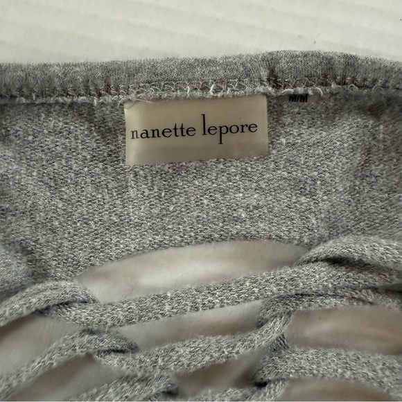 Nanette Lepore Heather Gray Cut Out Twist Women's Blouse Size Medium - Picture 5 of 10